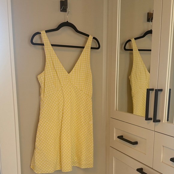 Abercrombie & Fitch Dresses & Skirts - Abercrombie & Fitch Yellow Gingham Mini Dress
